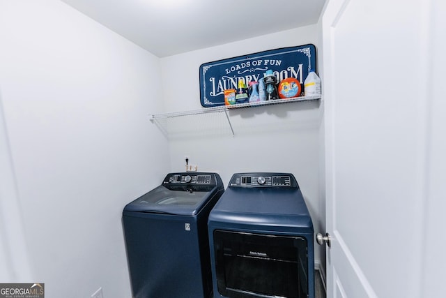 3132 Meadowstone Ln SW, Atlanta, GA 30331 - laundry room featuring washing machine and dryer