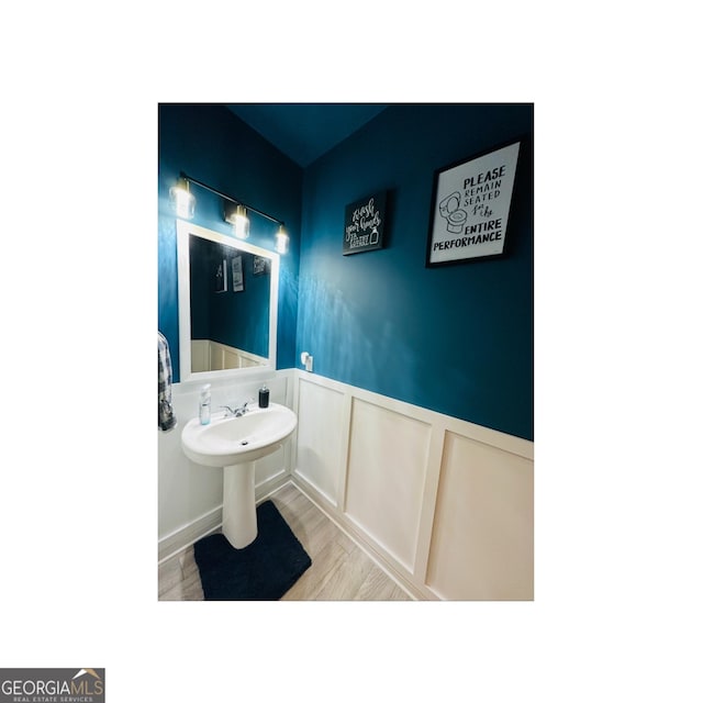 3132 Meadowstone Ln SW, Atlanta, GA 30331 - bathroom with a wainscoted wall and a decorative wall