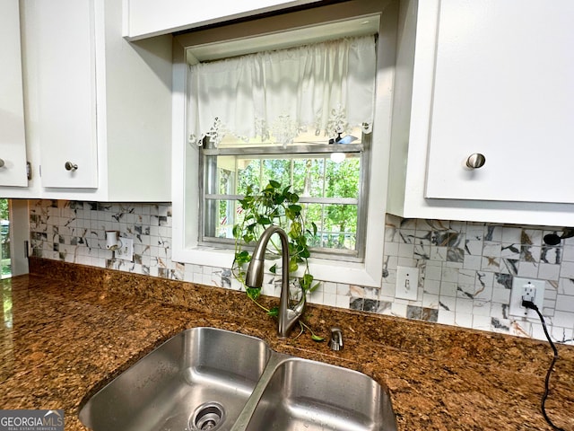 kitchen featuring white cabinetry, a sink, tasteful backsplash, and plenty of natural light