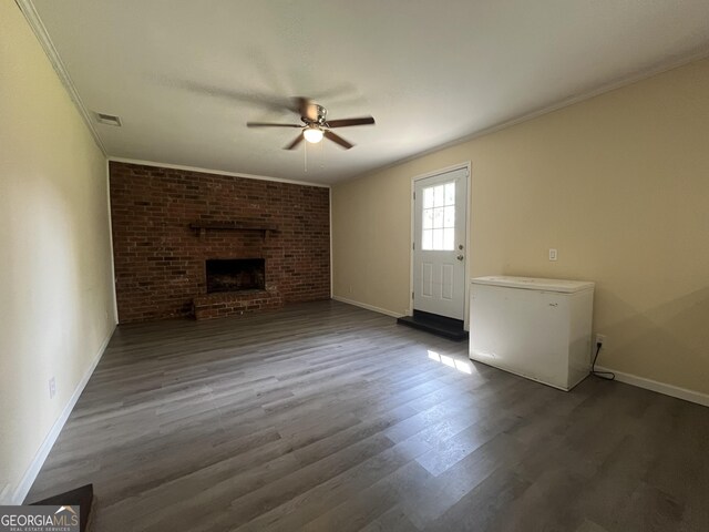 411 Woodland Dr, Hinesville, GA 31313 - unfurnished living room featuring ornamental molding, visible vents, baseboards, and a ceiling fan