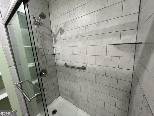 411 Woodland Dr, Hinesville, GA 31313 - full bathroom with a shower stall
