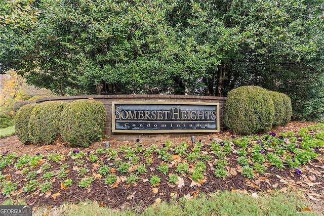 view of community / neighborhood sign