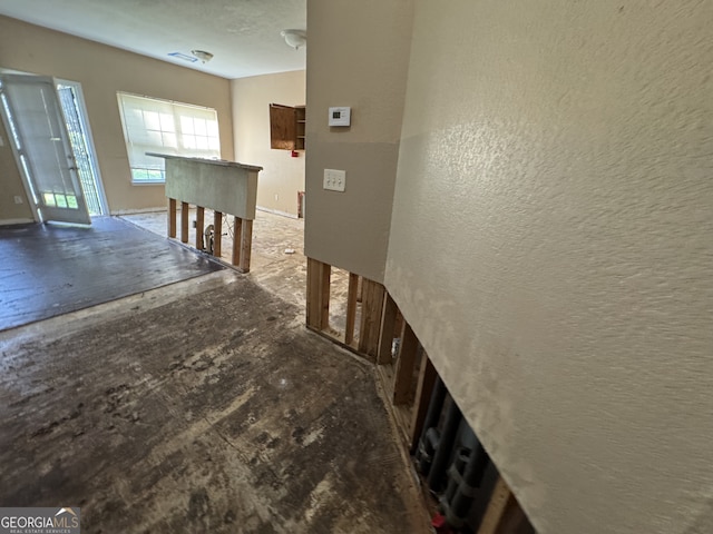 2863 Windsor Forrest Ct, Atlanta, GA 30349 - corridor featuring a textured wall
