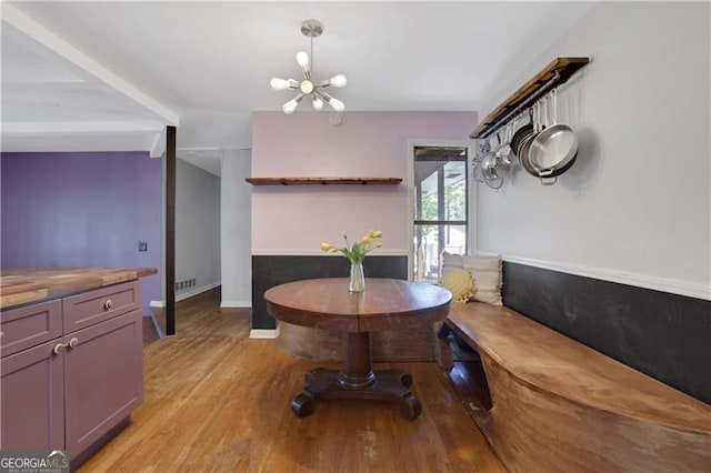 dining space featuring visible vents, baseboards, light wood-type flooring, and a chandelier