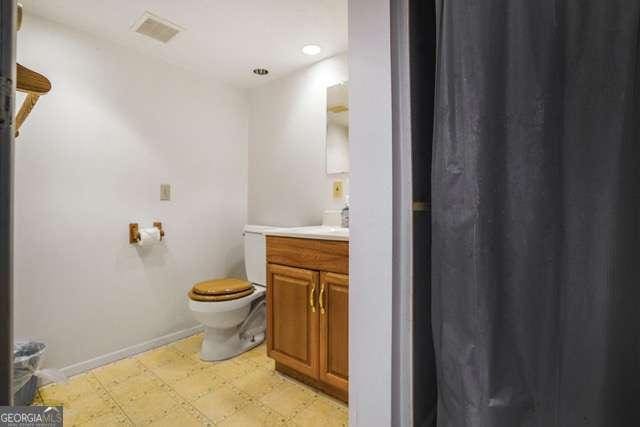 full bathroom with tile patterned floors, toilet, vanity, baseboards, and visible vents