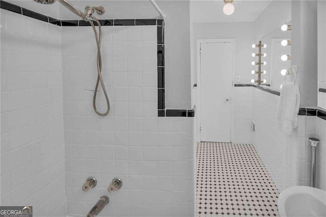 656 Channing Dr NW, Atlanta, GA 30318 - full bathroom with a tile shower