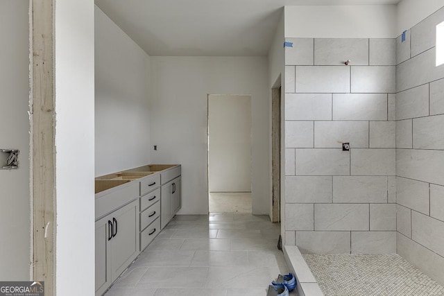 3748 Cheyenne Ln, Jefferson, GA 30549 - bathroom featuring tiled shower and vanity
