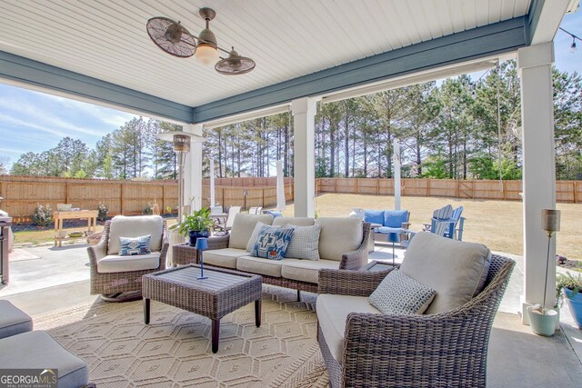 view of patio featuring an outdoor living space, a ceiling fan, and a fenced backyard