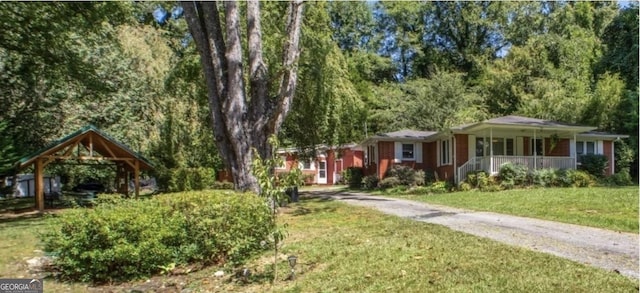 256 Black Rock Mountain Pkwy, Clayton, GA 30525 - view of front facade featuring a front lawn and a porch
