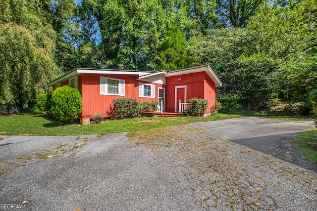 256 Black Rock Mountain Pkwy, Clayton, GA 30525 - view of front of property with a front lawn