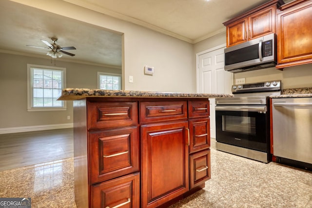 kitchen with baseboards, crown molding, appliances with stainless steel finishes, and a ceiling fan