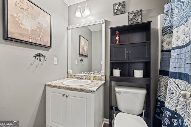 full bath featuring toilet, vanity, and a shower with shower curtain