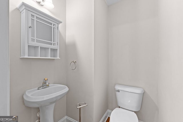 bathroom featuring toilet
