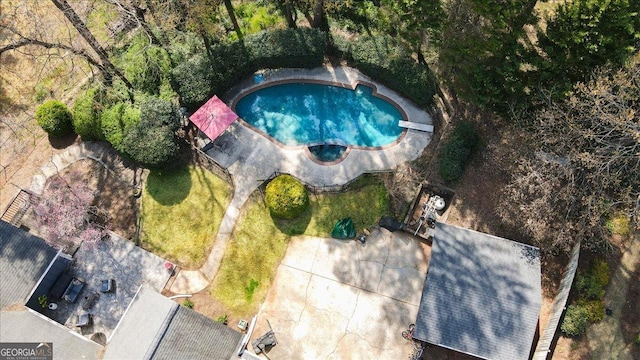 drone / aerial view of a pool area