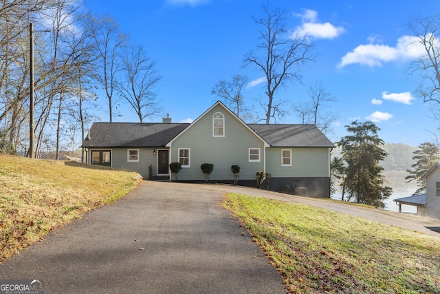109 Shelton Ln, Eatonton, GA 31024 - traditional-style house with a front yard, driveway, and a shingled roof