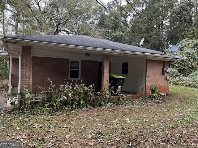 ranch-style home featuring brick siding