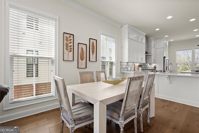 dining area featuring recessed lighting, crown molding, baseboards, and dark wood-style floors