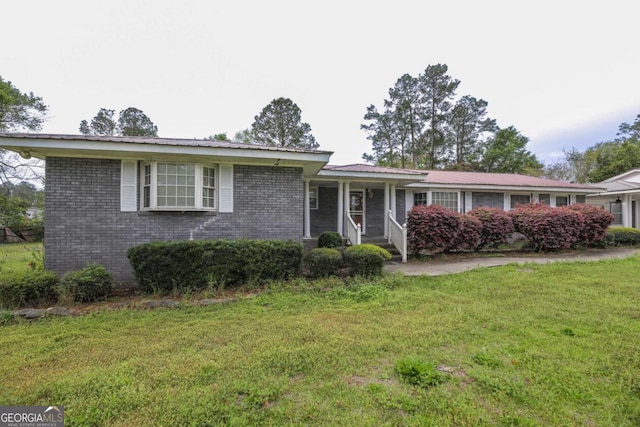 1100 Atlantic Ave, Waycross, GA 31501 - single story home featuring a front yard and brick siding