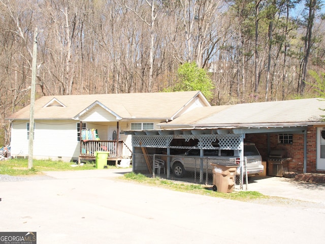 124 Dublin Way, Dalton, GA 30720 - single story home with crawl space, driveway, and an attached carport