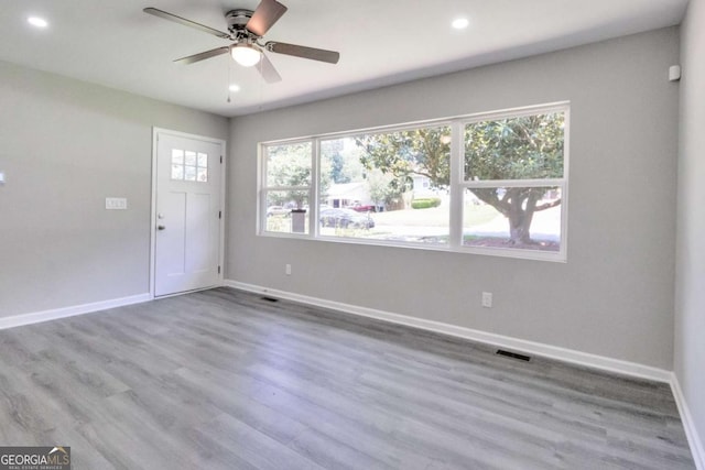 entryway with a wealth of natural light, visible vents, baseboards, and a ceiling fan