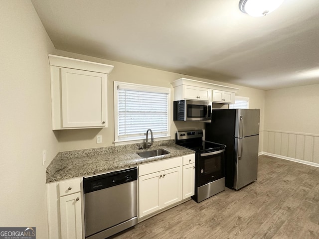 518 Hammett Dr, Decatur, GA 30032 - kitchen with white cabinetry, plenty of natural light, a sink, light wood finished floors, and appliances with stainless steel finishes