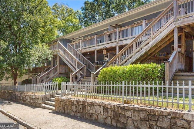 562 Formwalt St SW Unit 5, Atlanta, GA 30312 - back of property with fence and stairway