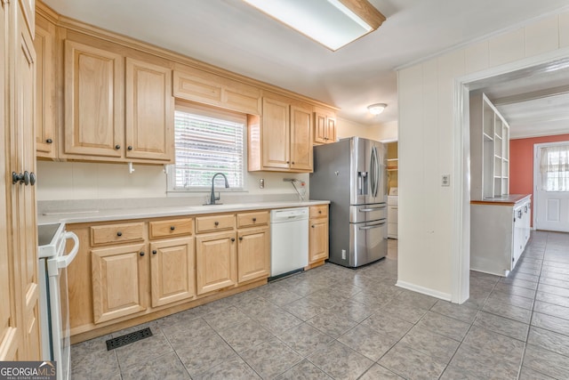 kitchen with a sink, plenty of natural light, visible vents, and white appliances