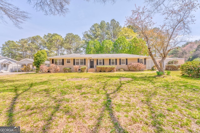 ranch-style house featuring a front lawn and brick siding