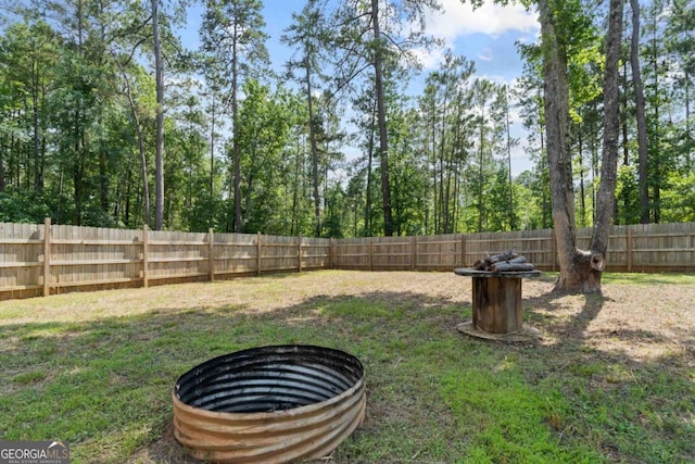 138 Forest Hill Dr, Eatonton, GA 31024 - view of yard featuring an outdoor fire pit and a fenced backyard