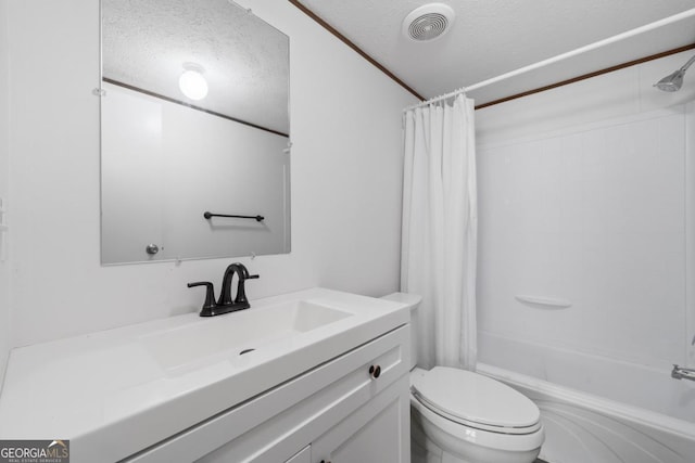 138 Forest Hill Dr, Eatonton, GA 31024 - bathroom featuring a textured ceiling, visible vents, toilet, vanity, and shower / bathtub combination with curtain