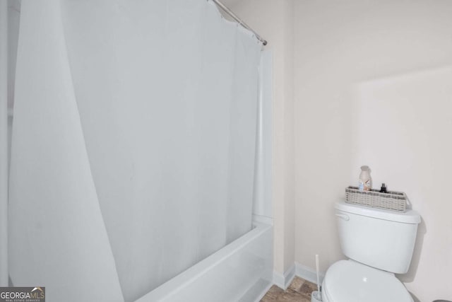 138 Brode Ln, Pendergrass, GA 30567 - full bathroom featuring baseboards, shower / bath combo with shower curtain, and toilet