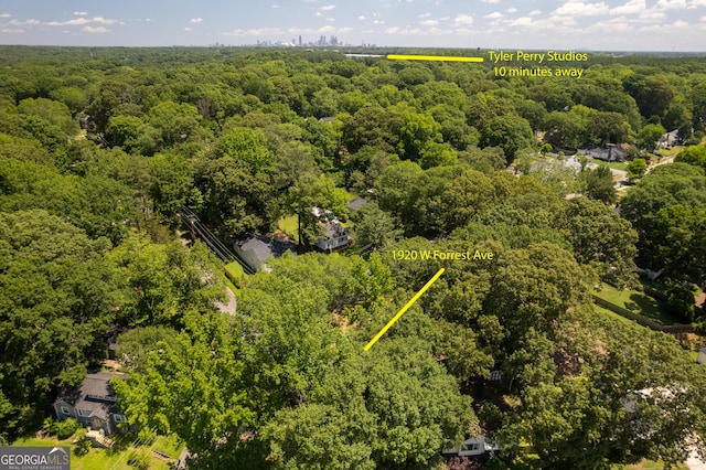 bird's eye view featuring a wooded view