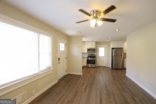 kitchen featuring visible vents, baseboards, a ceiling fan, appliances with stainless steel finishes, and white cabinetry
