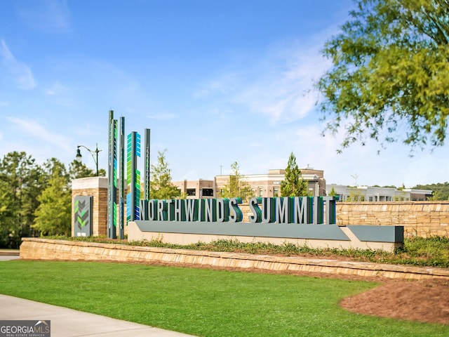 community sign featuring a yard