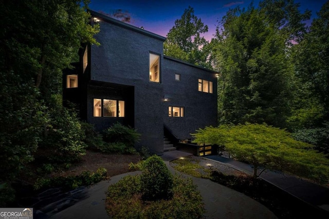 4 W Wesley Rdg NW, Atlanta, GA 30327 - contemporary house with stucco siding