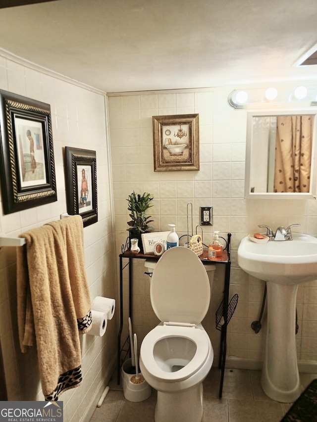 1114 Suncrest Ln, Birmingham, AL 35215 - bathroom with toilet, tile walls, and tile patterned floors