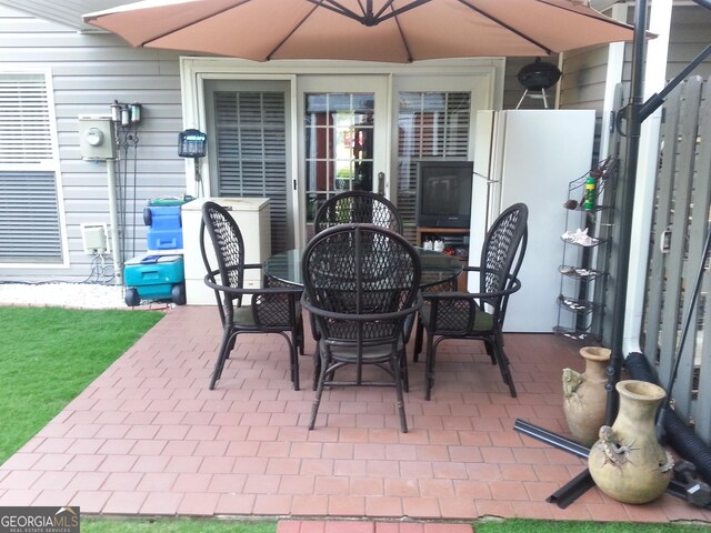 105 Governors Dr, Forest Park, GA 30297 - view of patio / terrace with outdoor dining space