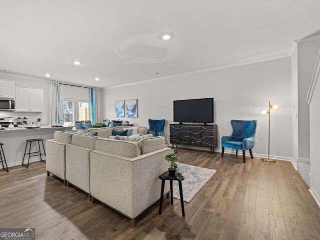 living room featuring recessed lighting, ornamental molding, baseboards, and dark wood finished floors