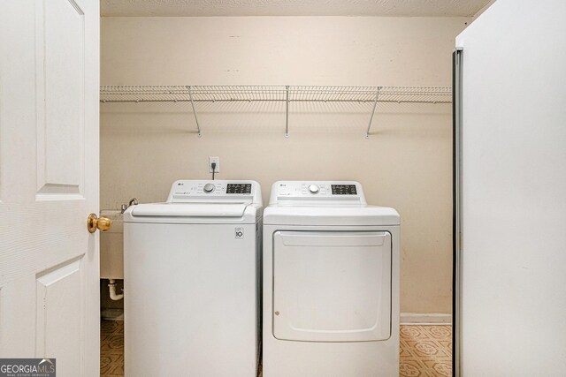 laundry room with laundry area and washer and clothes dryer