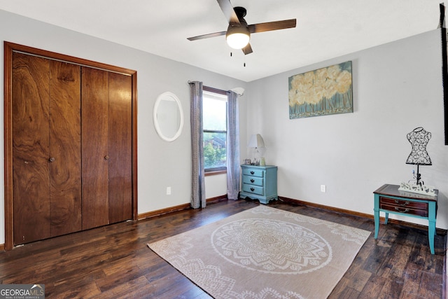 bedroom featuring wood finished floors, baseboards, and a ceiling fan
