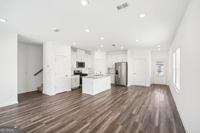 kitchen featuring appliances with stainless steel finishes, dark wood-type flooring, visible vents, white cabinets, and recessed lighting