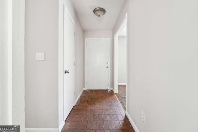 1360 Cypress Ridge Cir, Stone Mountain, GA 30083 - hall featuring baseboards