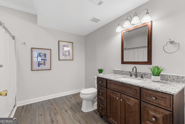 full bathroom featuring wood finished floors, vanity, baseboards, and visible vents