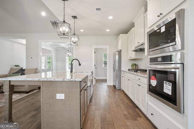 8 Hardin Ct Lot 16, Newnan, GA 30263 - kitchen with appliances with stainless steel finishes, an island with sink, white cabinets, a chandelier, and dark wood-style floors