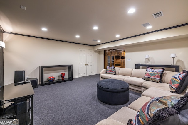 carpeted living area featuring recessed lighting, crown molding, baseboards, and visible vents