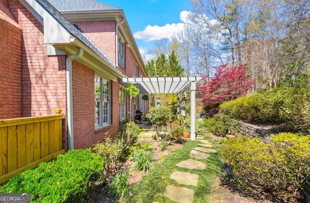 view of yard featuring a pergola