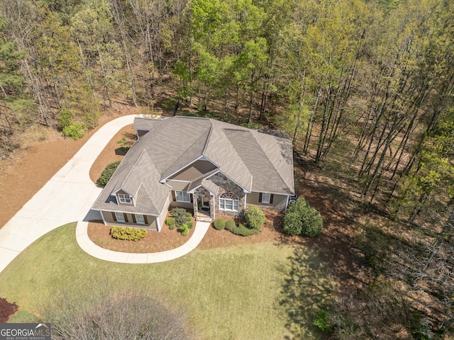 birds eye view of property featuring a wooded view