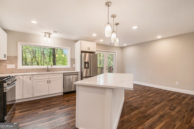 2183 Seaman Cir, Atlanta, GA 30341 - kitchen featuring stainless steel appliances, a center island, a sink, dark wood-style floors, and visible vents