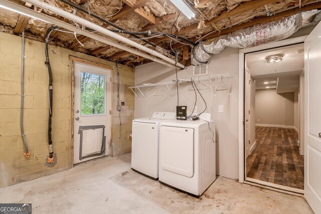 2183 Seaman Cir, Atlanta, GA 30341 - clothes washing area with visible vents, laundry area, and washer and clothes dryer