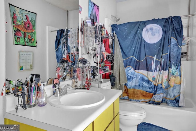 full bath with toilet, vanity, and shower / bath combo with shower curtain
